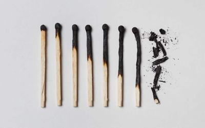 Sindromul burnout - cum apare, cum se manifestă, ce e de făcut