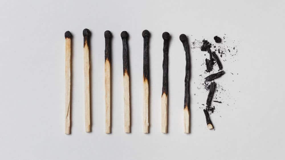 Sindromul burnout - cum apare, cum se manifestă, ce e de făcut