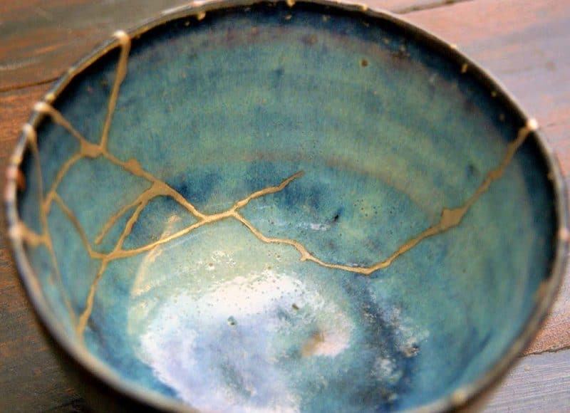 Kintsugi - arta cicatricilor prețioase